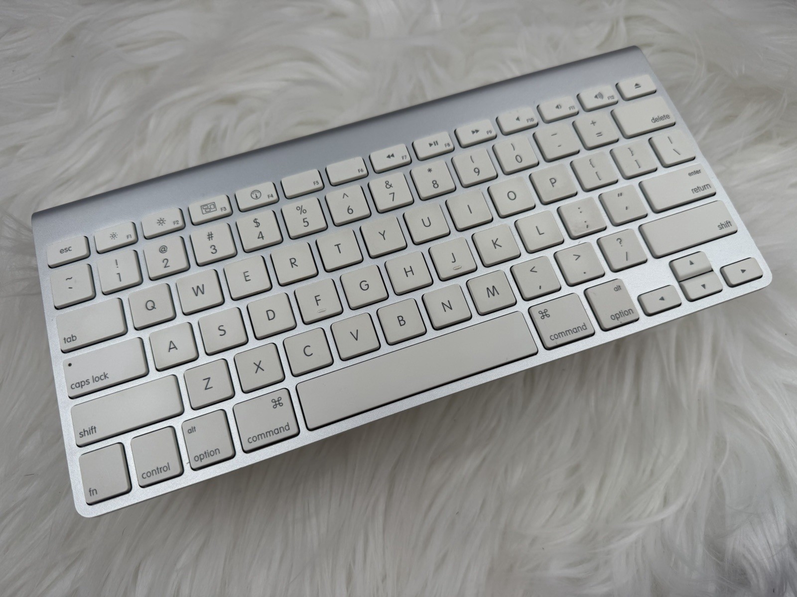 Apple A1314 Genuine Wireless Keyboard - MC184LL/B 2009 iMac Mini