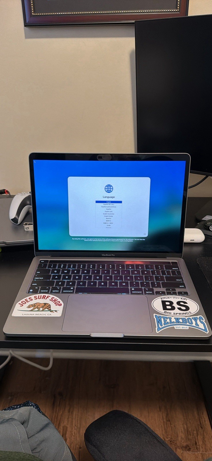 Powerful Apple MacBook Pro 13-inch has the M1 chip, 8GB of memory, and 245 GB