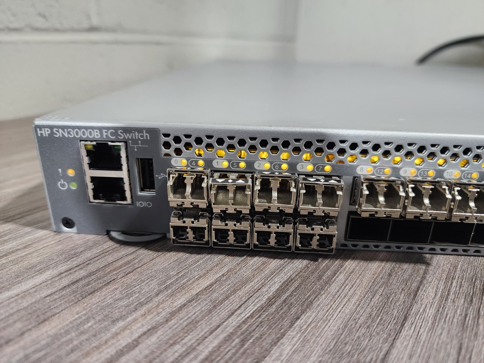 HP Brocade SN3000B FC 16GB Switch QW937A