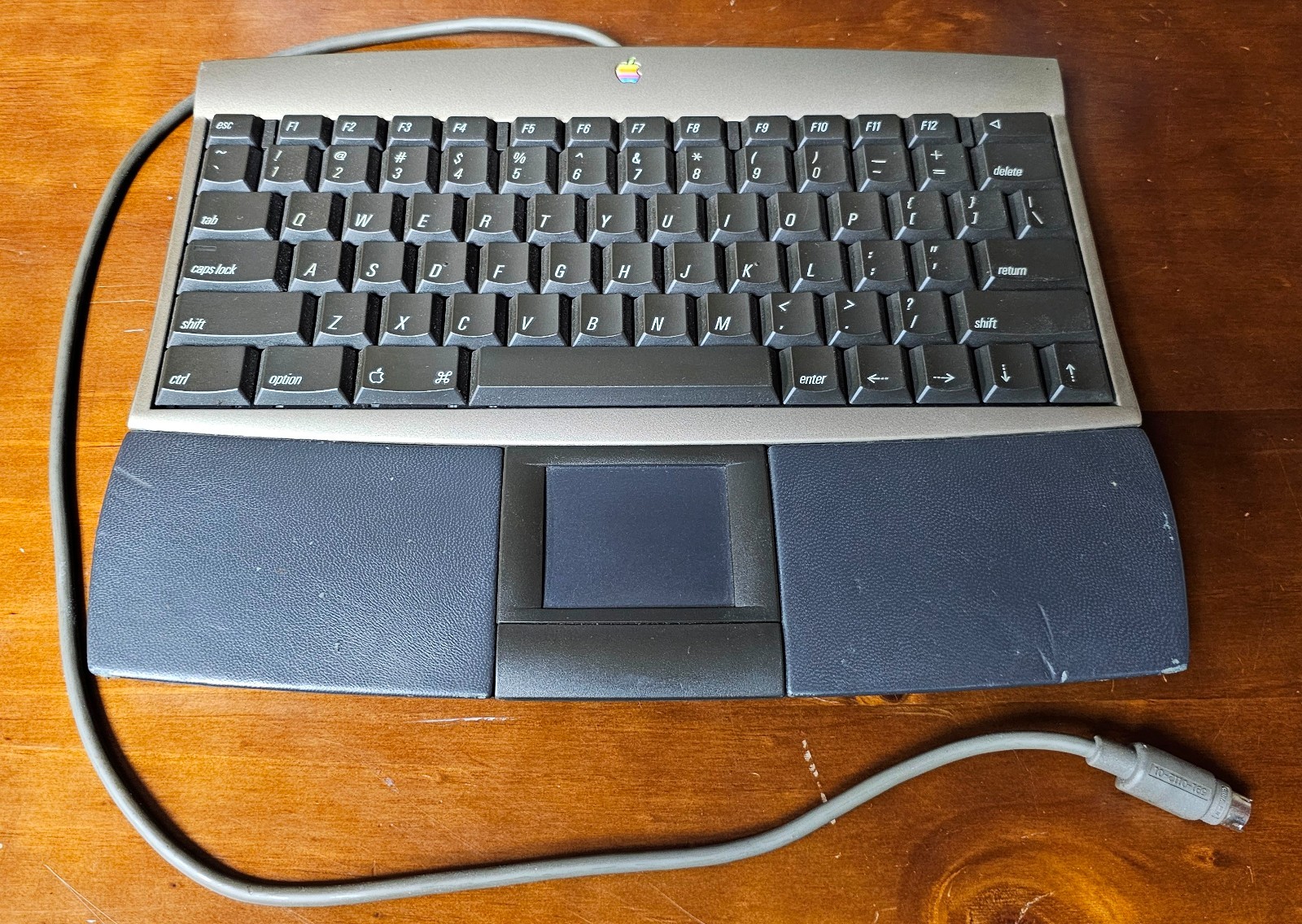 Vintage Apple Twentieth Anniversary Macintosh keyboard/trackpad works M3459