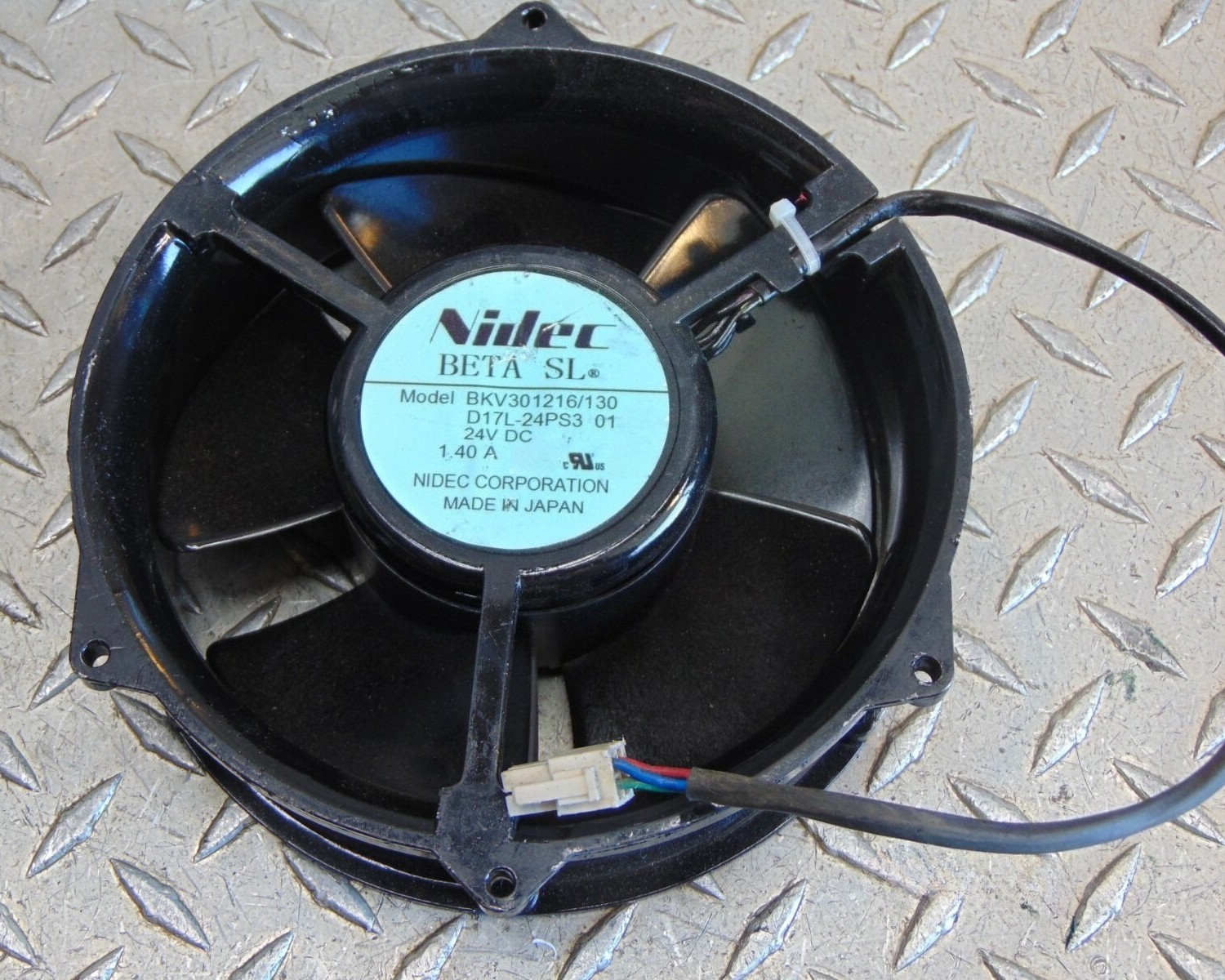 2PCS NIDEC BETA SL BKV301216/130 D17L-24PS3 01 FAN 24V DC 1.40A cooling fan