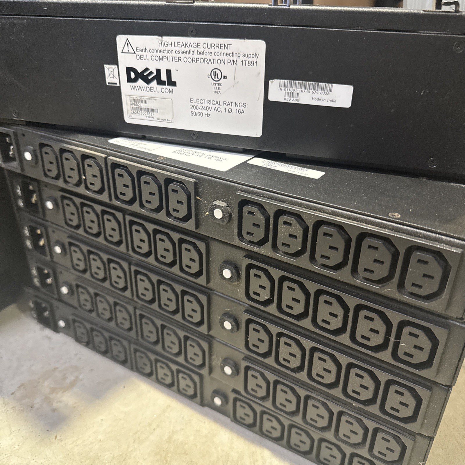 Dell 1T891 200-240V 16A Power Distribution Unit PDU C20 C13 APC AP6021