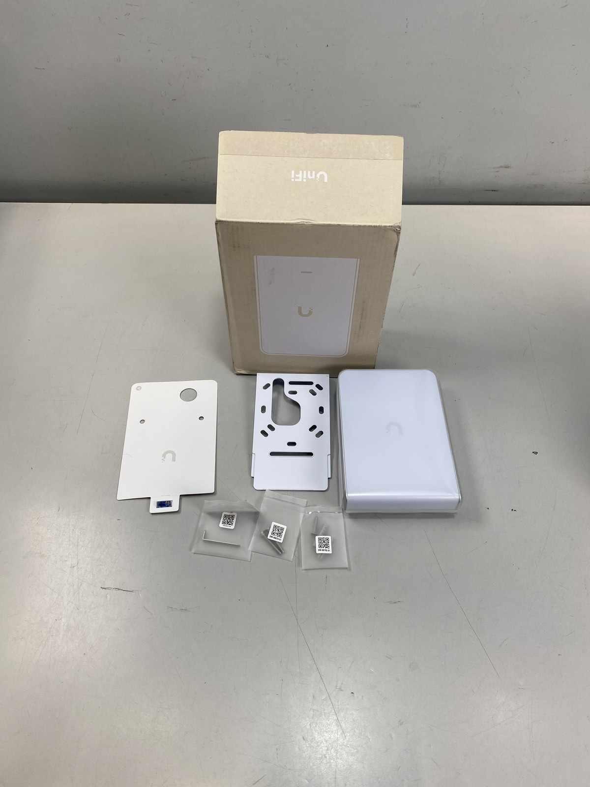 Ubiquiti UniFi U7 Pro Wall Tri-Band Wi-Fi 7 Access Point