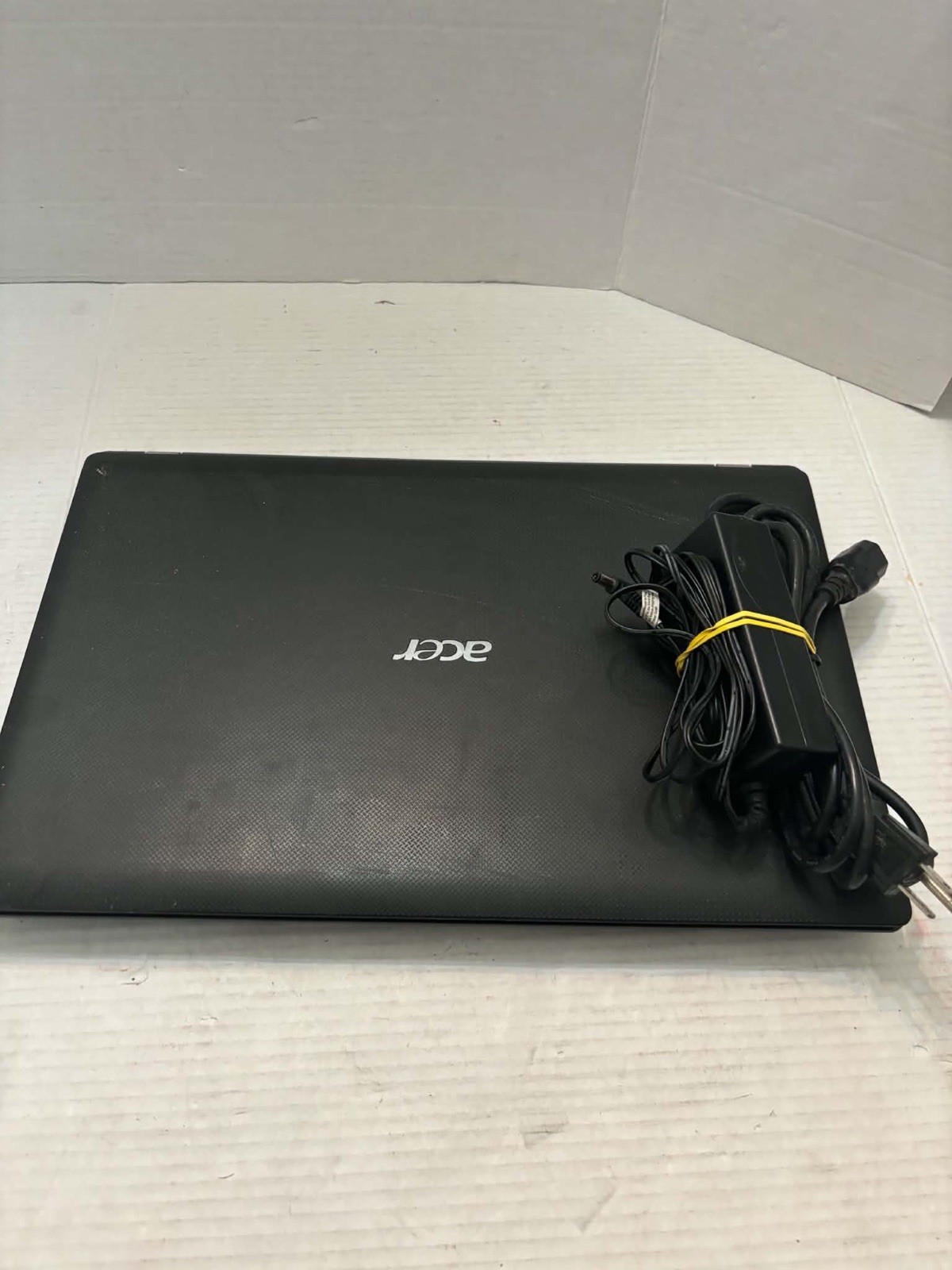 Acer Aspire 7741Z-5731 17.3” Laptop w/Power Supply Working No OS