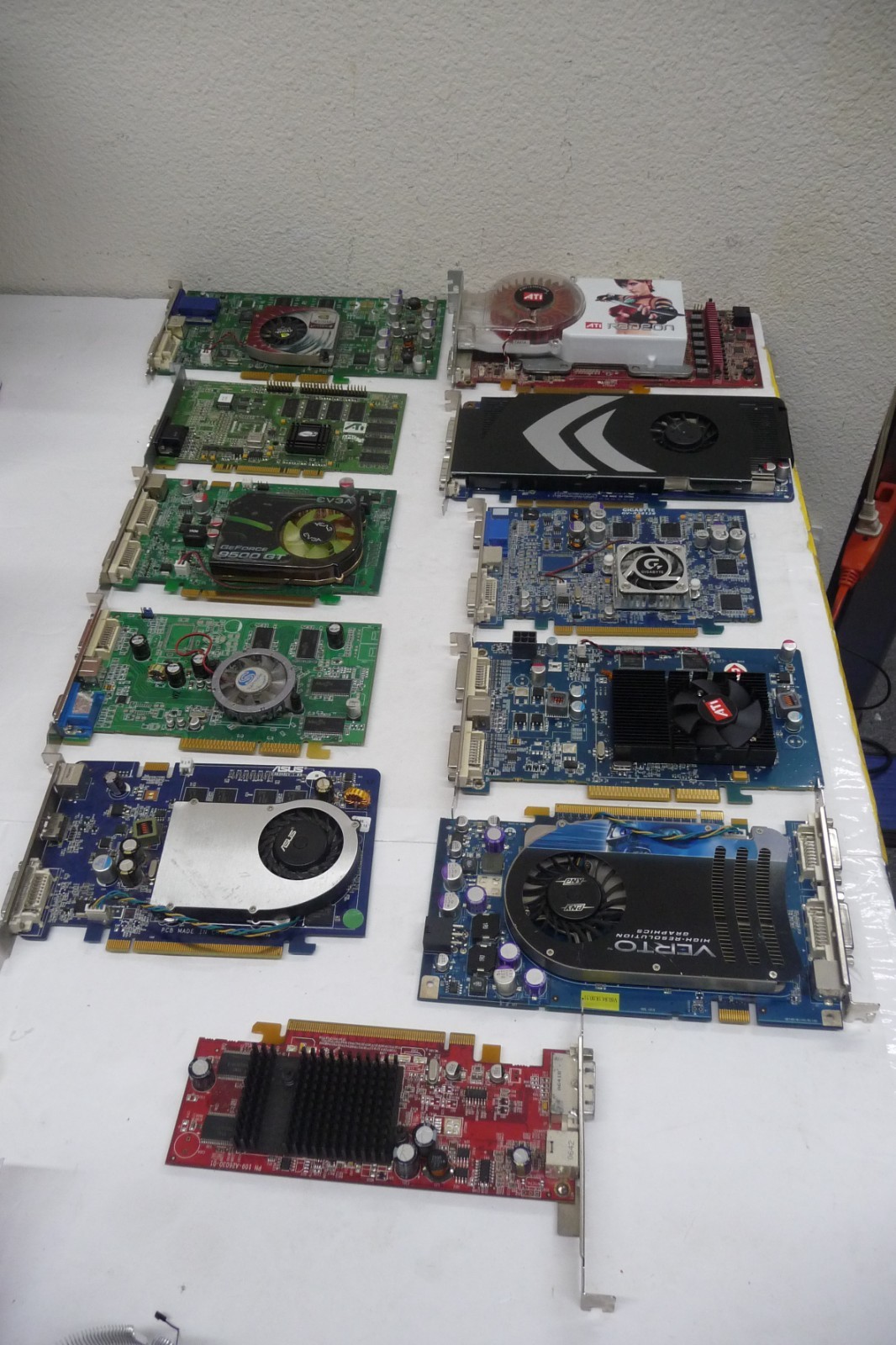 LOT 11x  Graphic card ( ATI, ASUS,GIGABYTE, EVGA, and.....) FOR PART * AS IS *