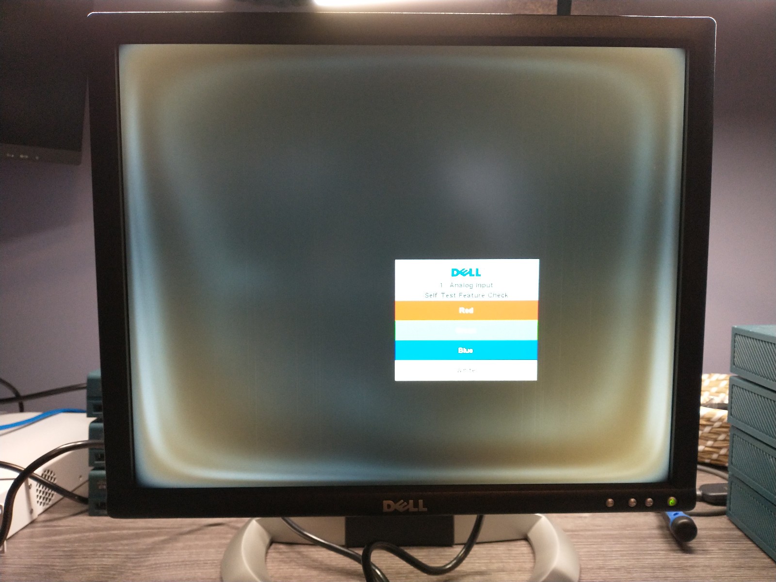 Dell 1905FP Monitor (1280x1024@75Hz, Tiltable, USB 2.0 Hub, Imperfect Picture)