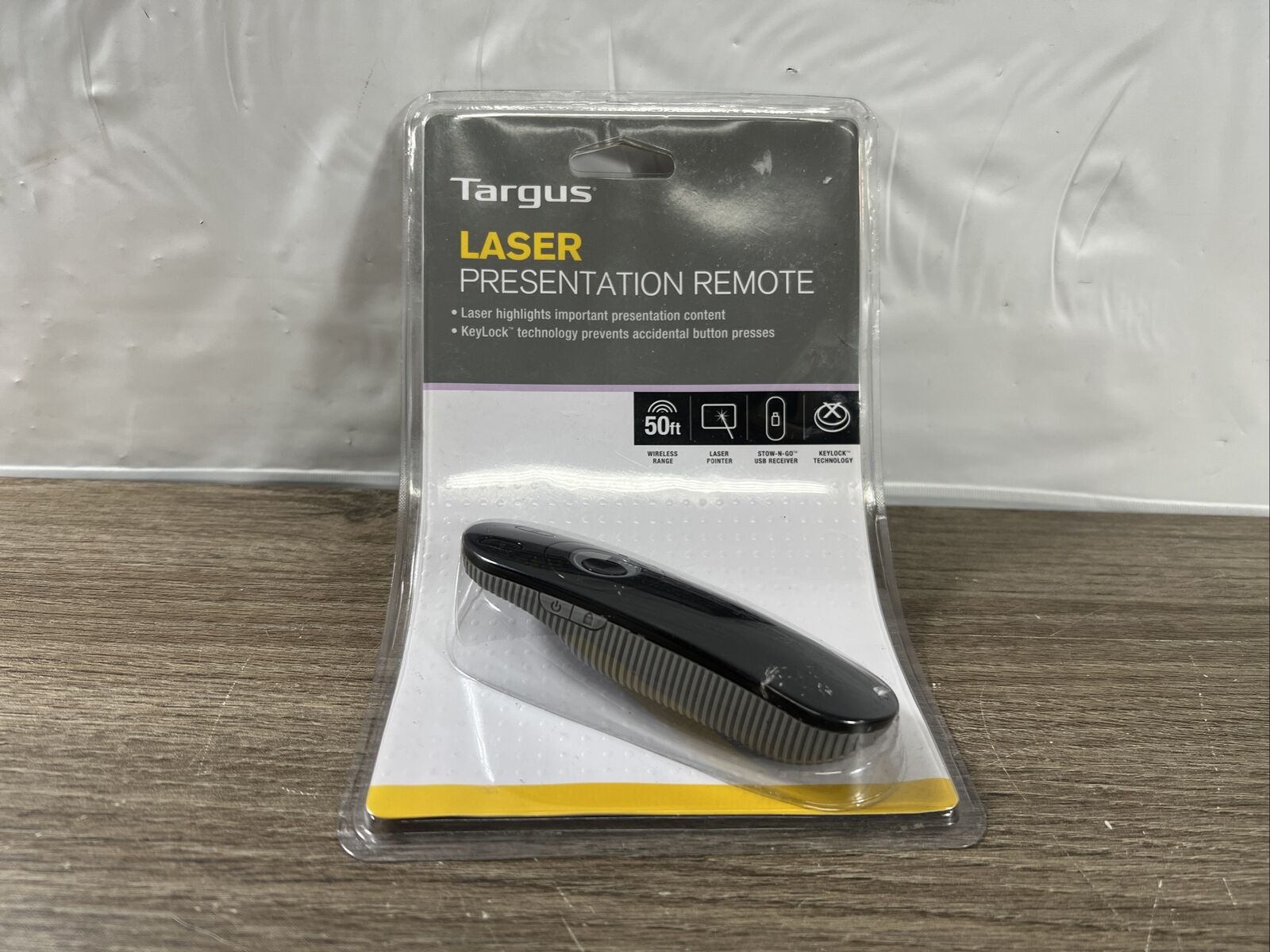 Targus AMP13US Wireless USB Laser Presentation Remote