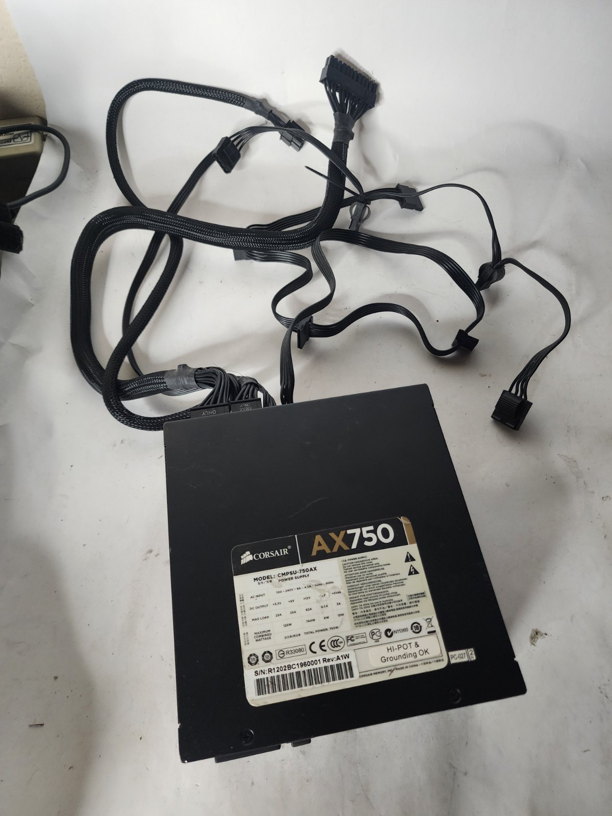 Corsair AX750 Gold Professional Series - 750W Fully Modular Power Supply / PSU