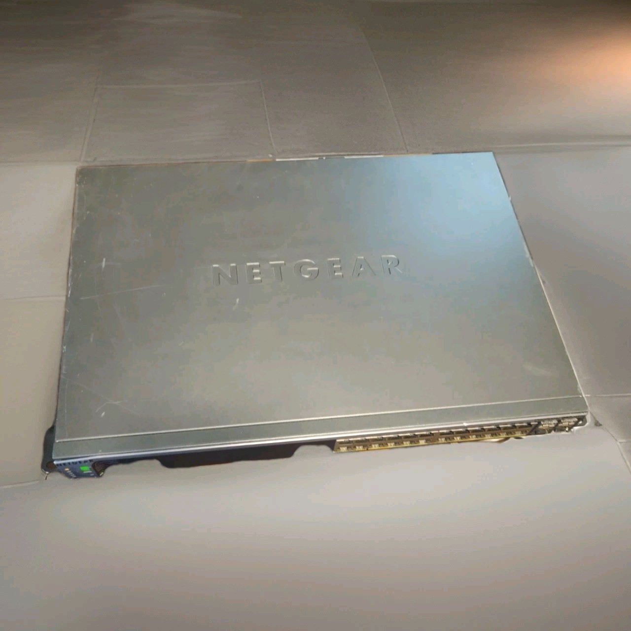 NETGEAR PROSAFE GS728TP V1H1 24-port Gigabit Ethernet stackable smart switch 
