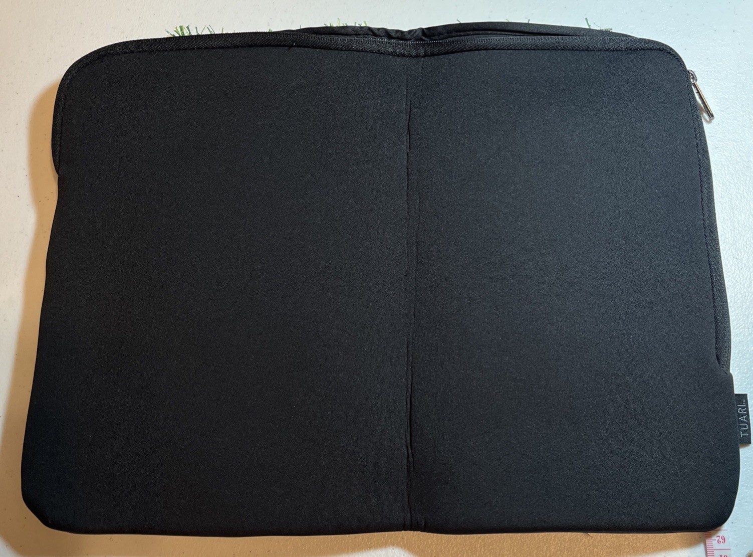 TUARL 16” x 12” Neoprene Soft Zippered Laptop Sleeve Black.     1z.