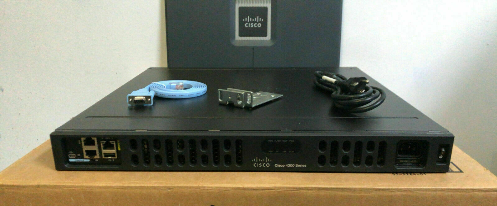 CISCO ISR4331-HSEC/K9 Gigabit High SECURITY Router ISR4331 HSEC hseck9  8Gb DRAM