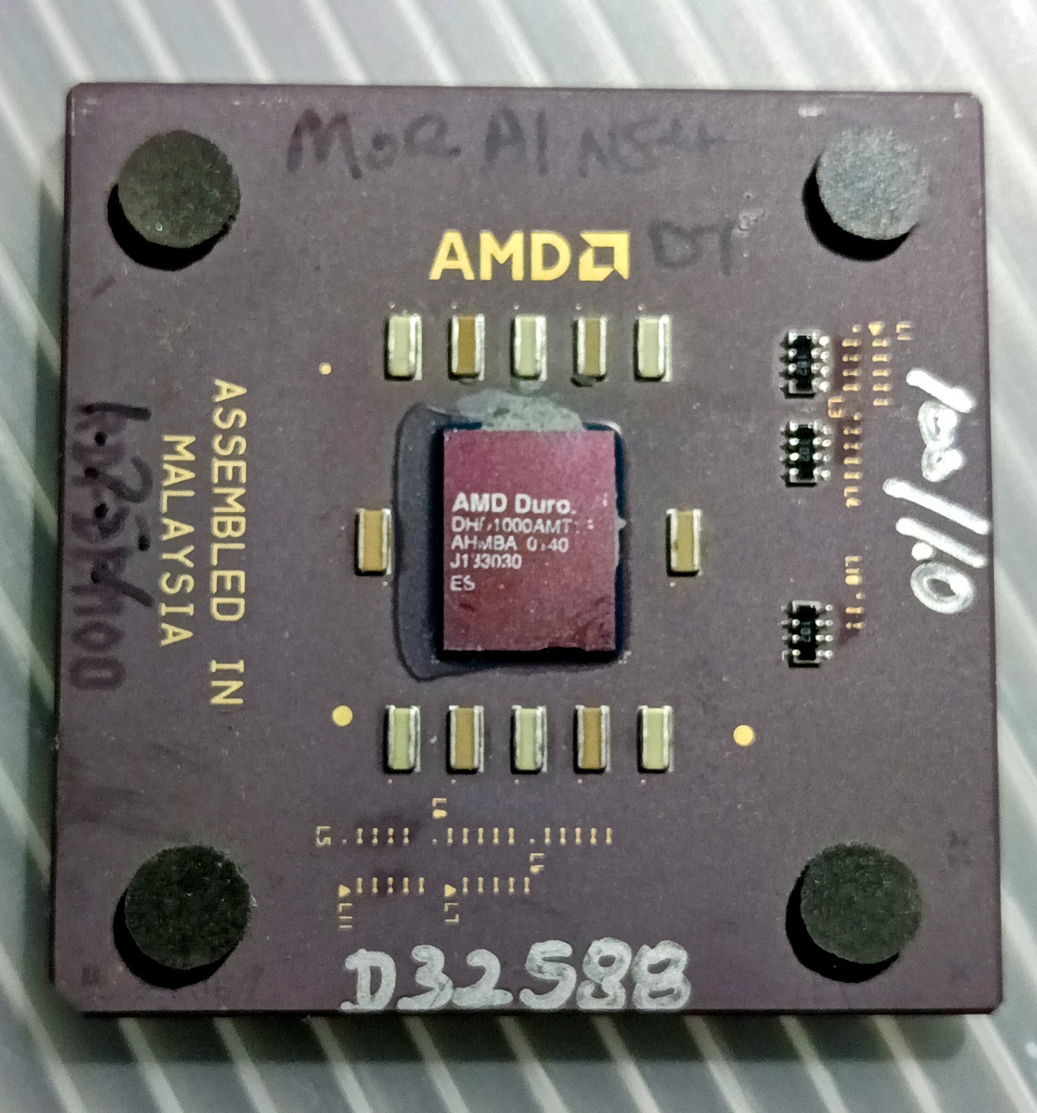 AMD Athlon Mobile Duron DHD1000AMT1B  AHMBA  1000 MHz ES Engineering Sample