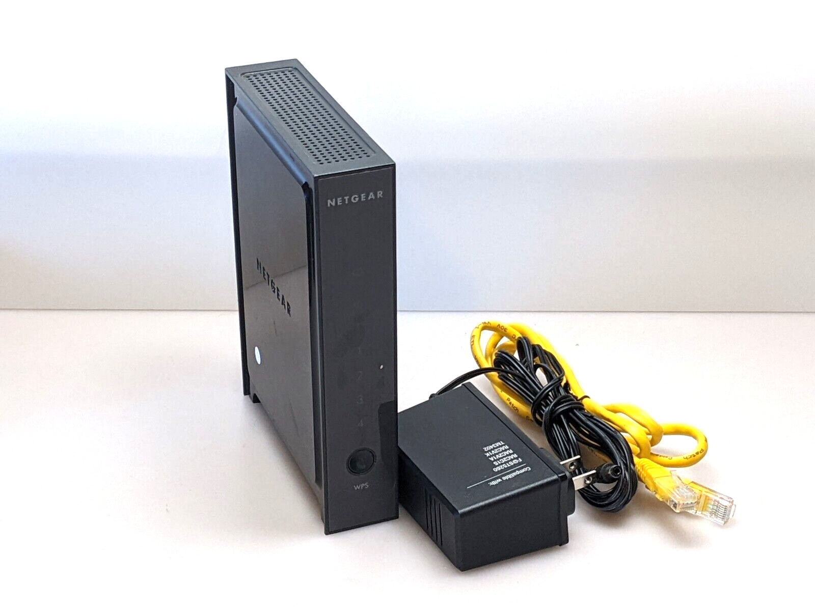 NETGEAR WNR2000 v3 N300 Wireless 4-Port Router Includes bundle OP