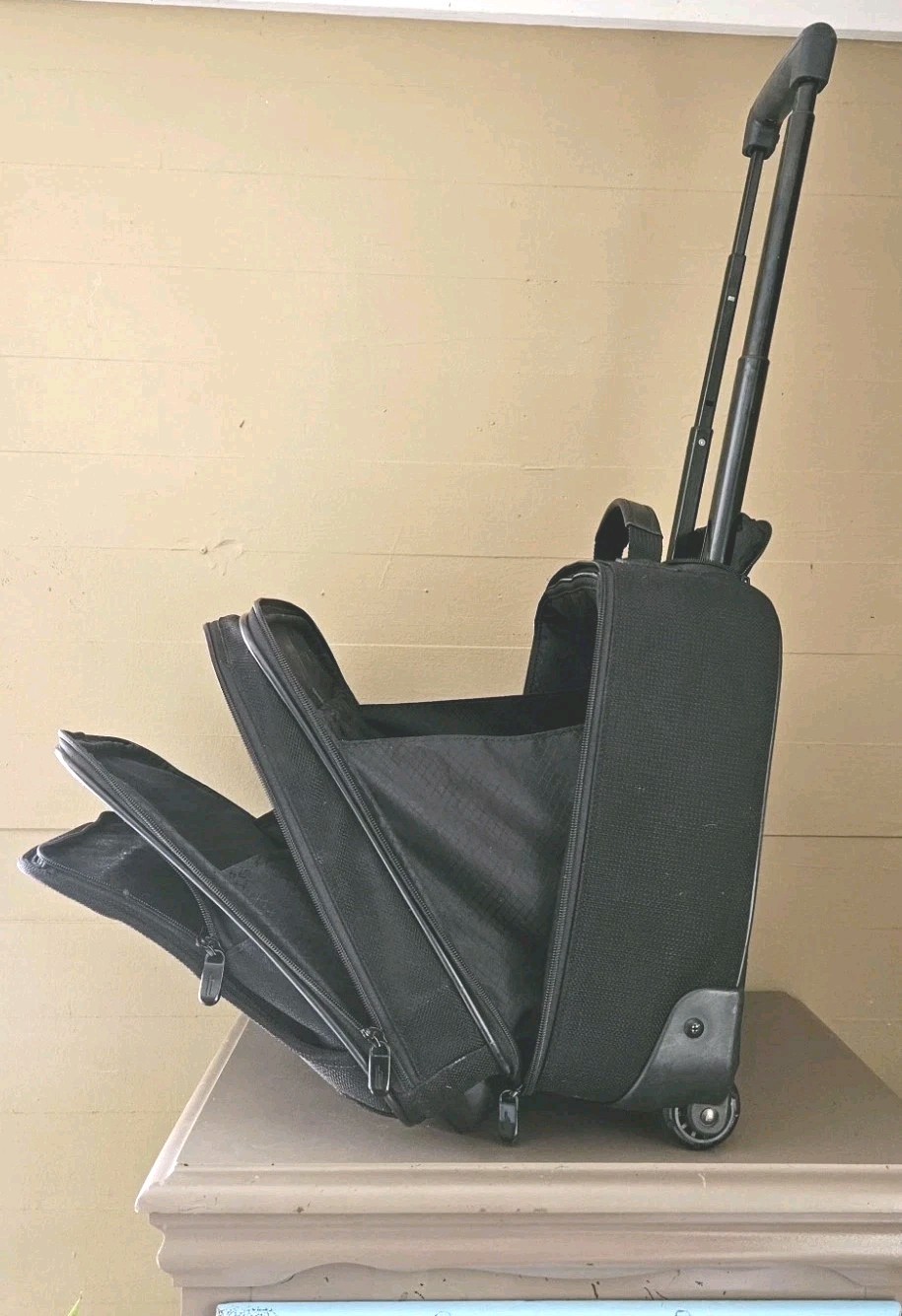Hartmann Luggage Black 16" Briefcase, Carry-On Suitcase 2 Wheel Rolling NICE