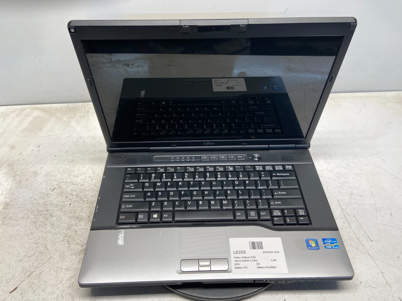 Fujitsu LifeBook E752 Intel i5-3340M 2.7GHz 4 GB NO HDD