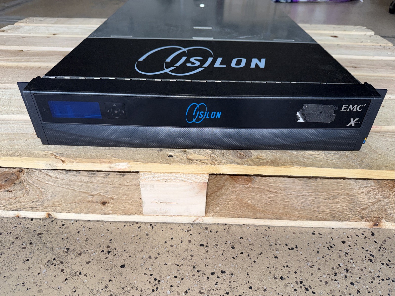 EMC Isilon X200 6TB Node w/ 12x 500GB 7.2K 3.5" SATA HDD, 6GB RAM, 10GbE