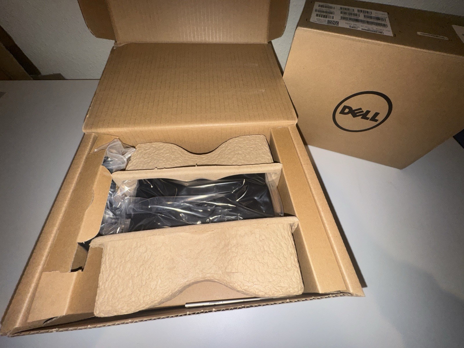 New DELL WD15 K17A USB Type-C Docking Station with 130w AC Adapter - Sealed Box