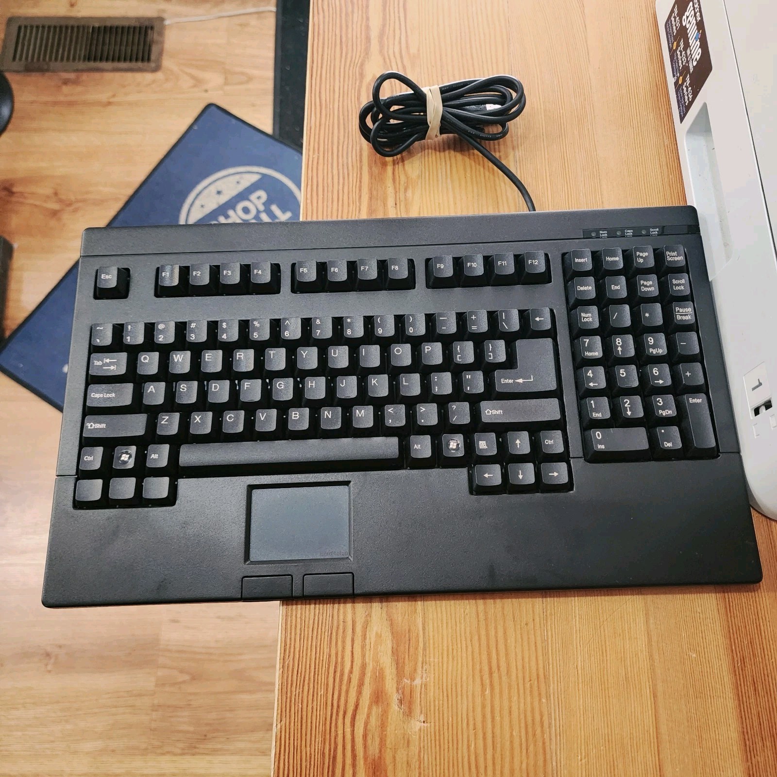 SOLIDTEK ACK-730U Wired USB Keyboard with Built In Mouse Pad KPF5864 - TESTED