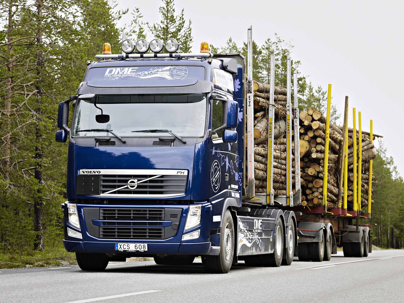 Cars 2010 volvo fh d13 bio dme 62 timber truck semi Desk Mat Stitched