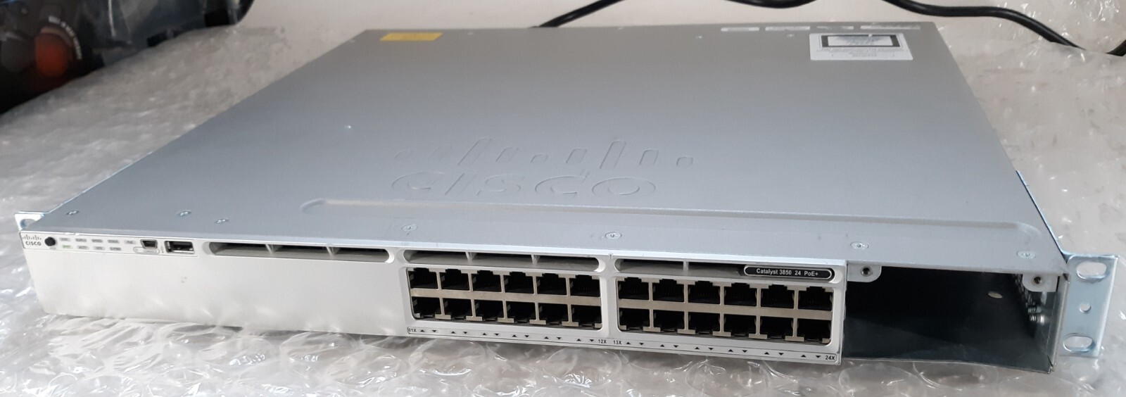 Cisco Catalyst 3850 24 PoE+ WS-C3850-24P-L V08 Gigabit Switch w/ 2x 350w + Ears