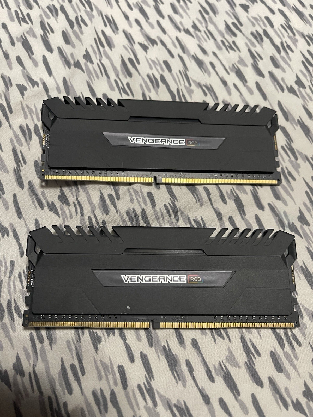 Corsair Vengeance RGB 16GB (2x8GB) DDR4-3000 DIMM 288-Pin CMR16GX4M2C3000C15