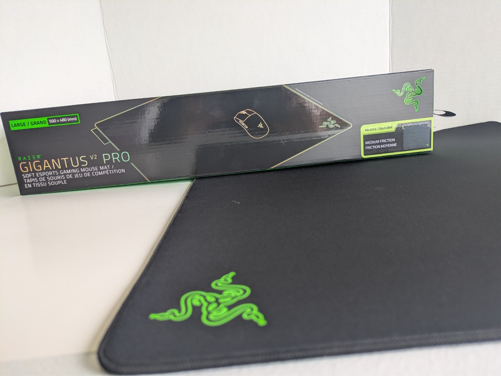 Razer Gigantus V2 Pro Soft Esports Gaming Mouse Pad - Large – Low Friction Cloth