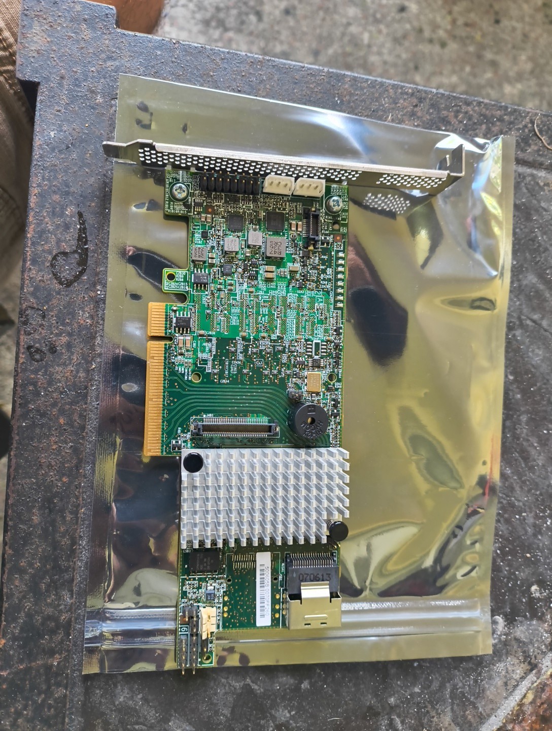 LSI MegaRAID 9266-4i 6GB/s SAS SATA PCI-E x8 RAID Controller Card