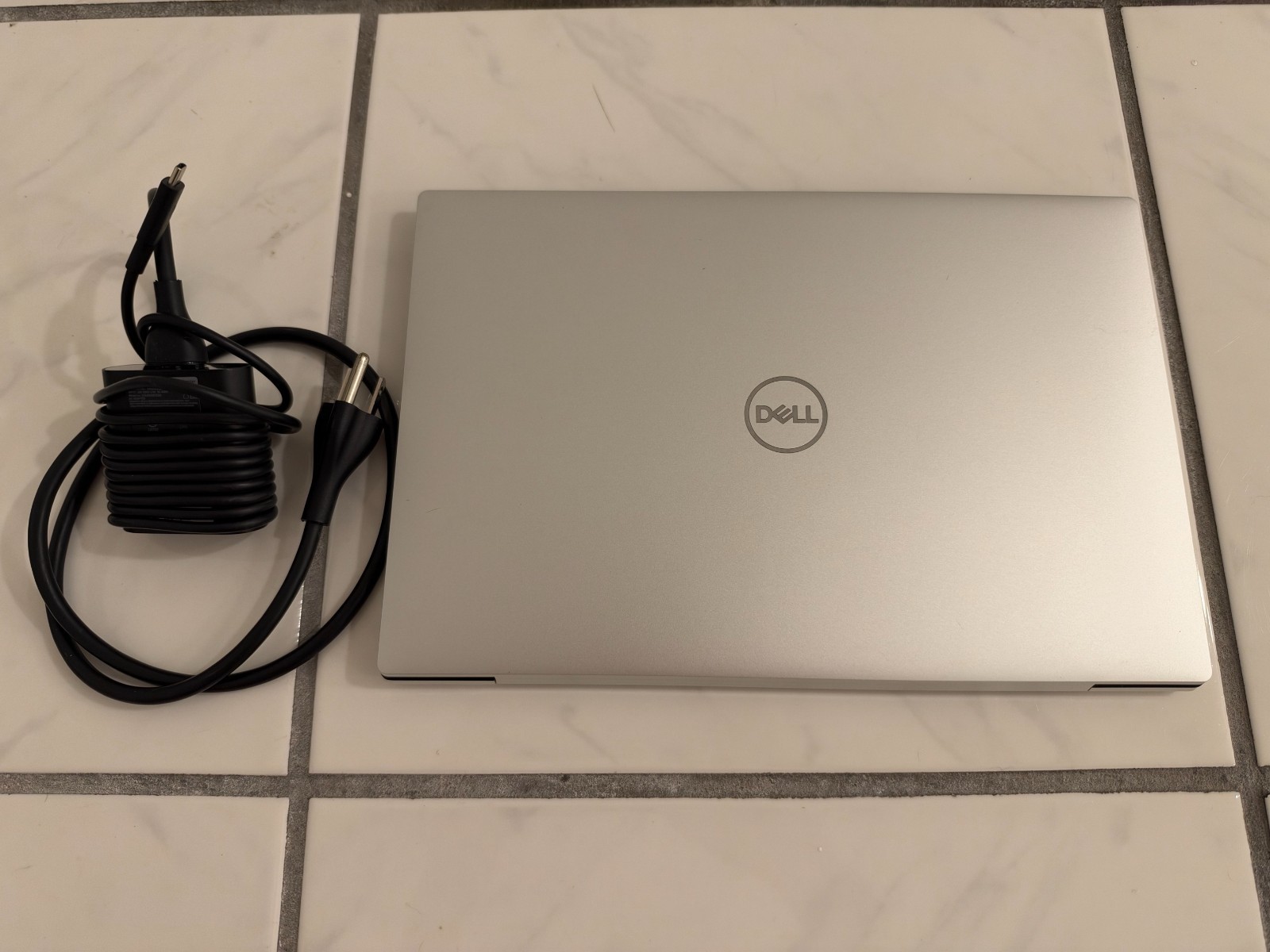 Dell XPS 13 9300 13.4" FHD+ Touch i7-1065G7 8GB 256GB SSD Win 11 Pro w/ Charger