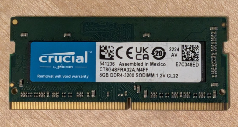 Crucial 8GB DDR4-3200 PC4-25600 260-Pin SO-DIMM Non-ECC CT8G4SFRA32A