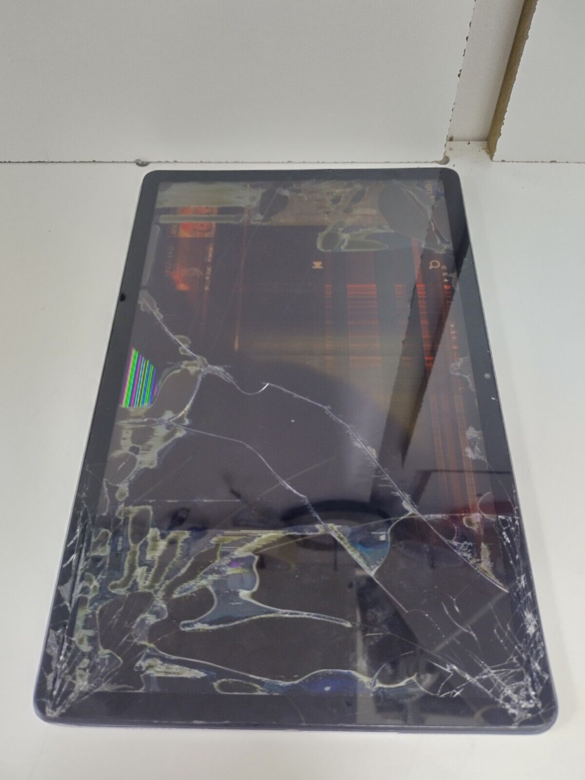 Lenovo P11 TB-J606L LTE 128GB - Power ON -Smashed Up - For Repair Only