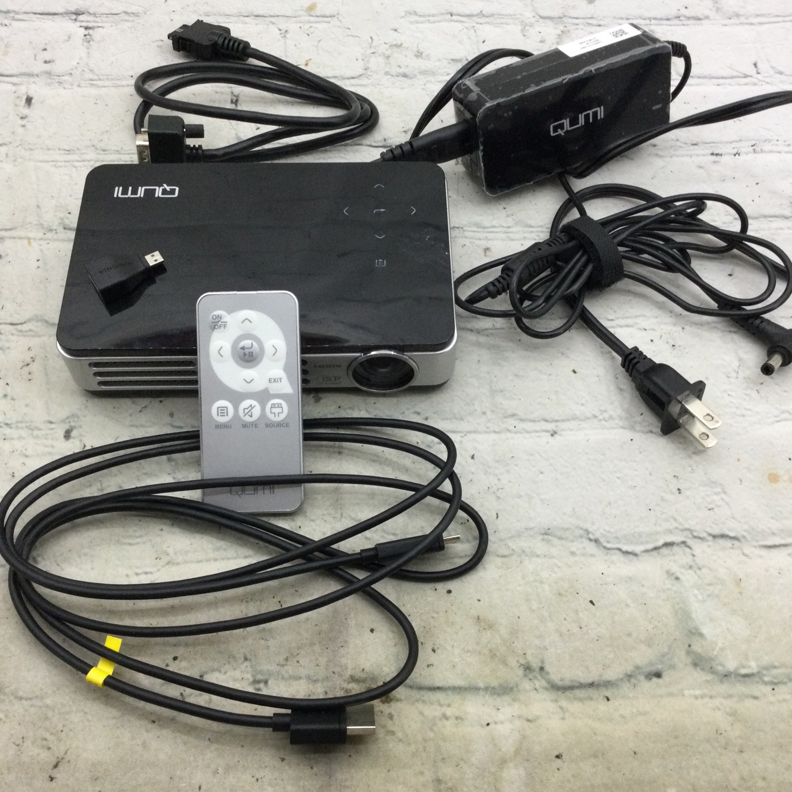 Vivitek Qumi Q2-B RFB  Projector - Tested