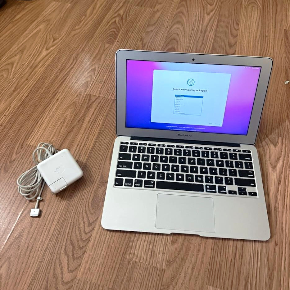 Apple MacBook Air 11" 2017 Silver i5 1.6GHz 8GB 128GB SSD Laptop