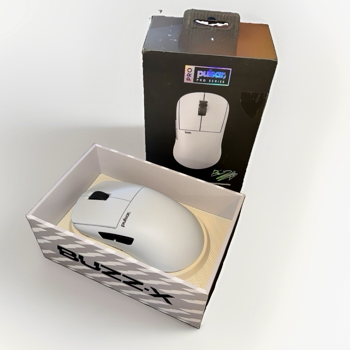 Pulsar Pro Series BUZZ-X Medium Wireless Gaming Mouse 8K