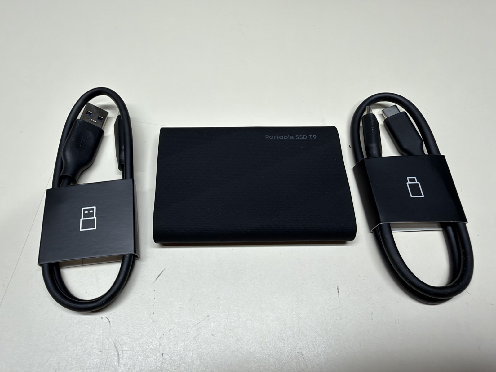 SAMSUNG PORTABLE SSD T9 2TB USB-C MU-PG2T0B W/ CABLES WORKING