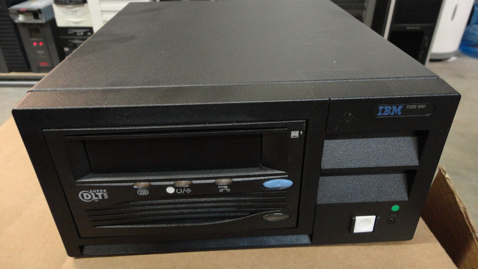 IBM SDLT320 EXTERNAL SCSI TAPE DRIVE 7205-550 Type 7205 Model 550 pSeries RS6000