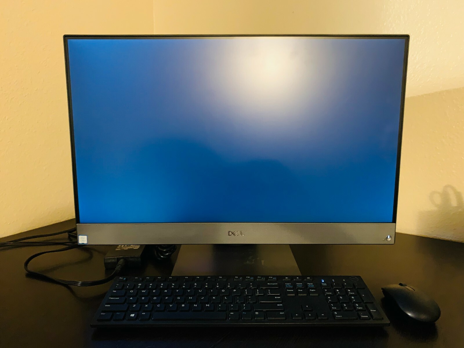 Dell Inspiron 27 All in One PC 27" Intel Core i5-8400T 8GB Memory 1TB HD