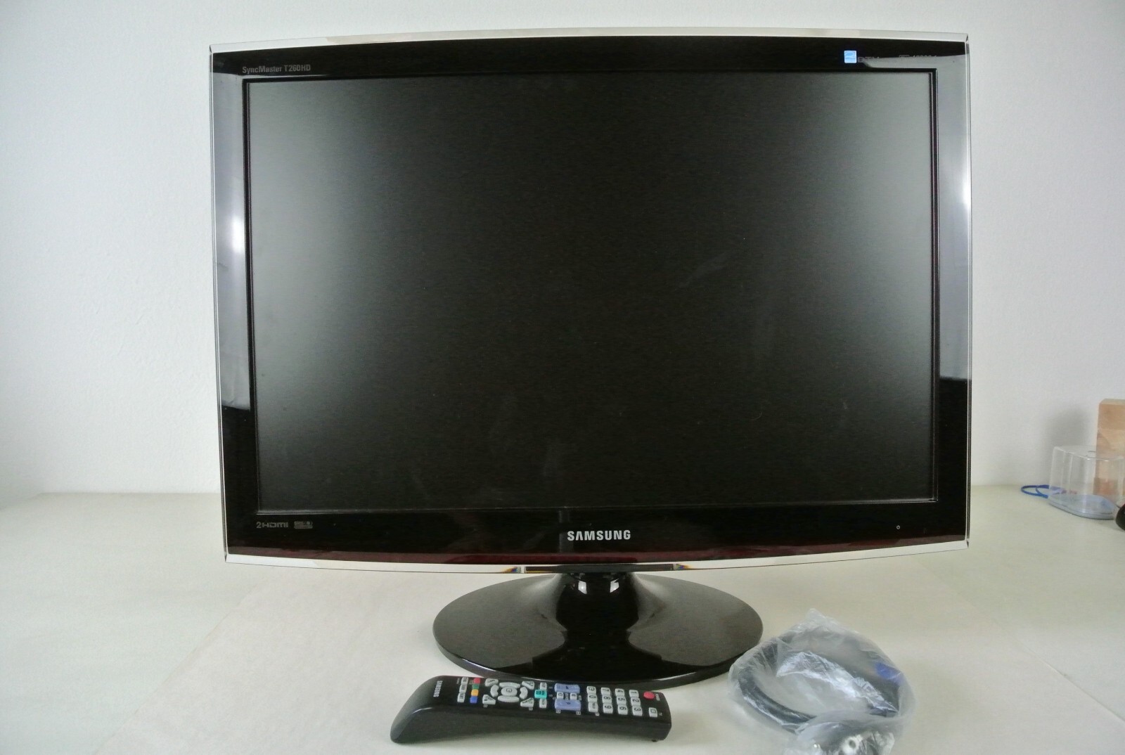 Samsung SyncMaster T260 HD, like new, maintained from private ownership for lovers