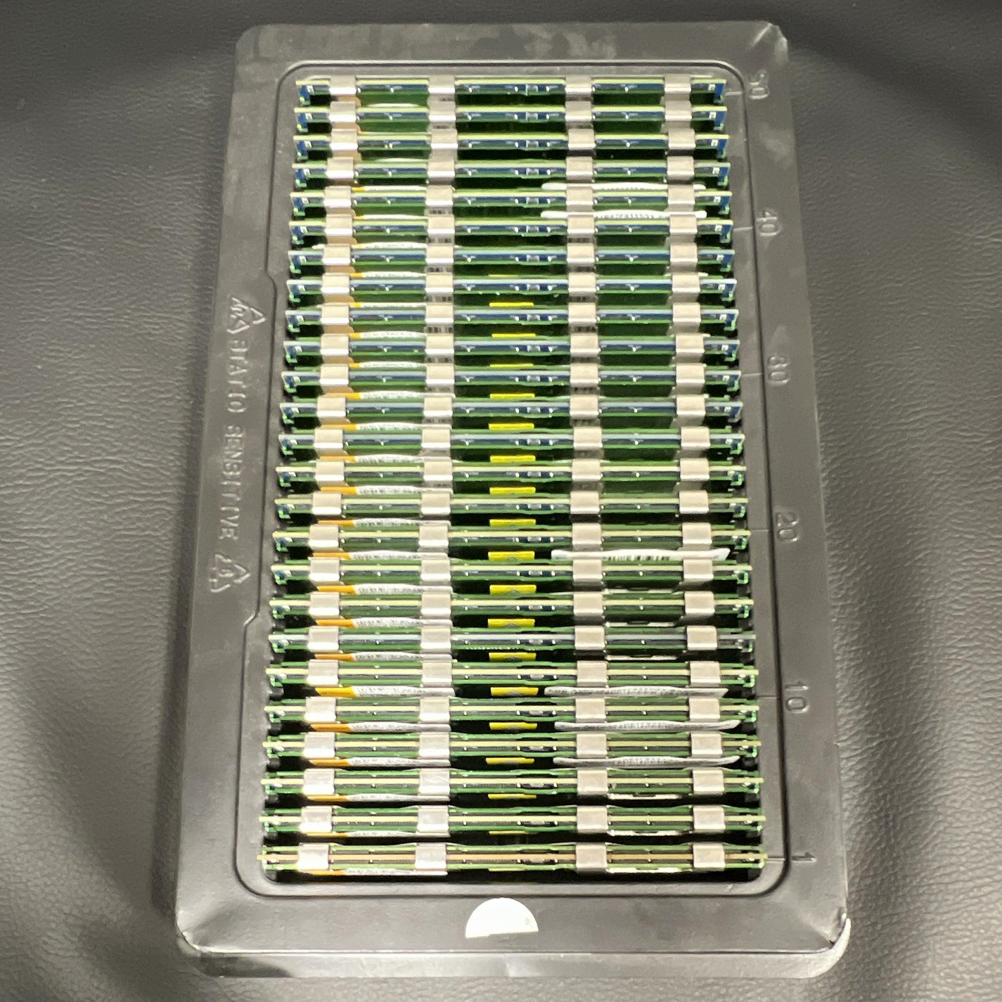 Elixir 100GB (25x4GB) DDR3 PC3-10600R ECC Reg RDIMM 240-Pin M2L4G72CB4NA1N-CG