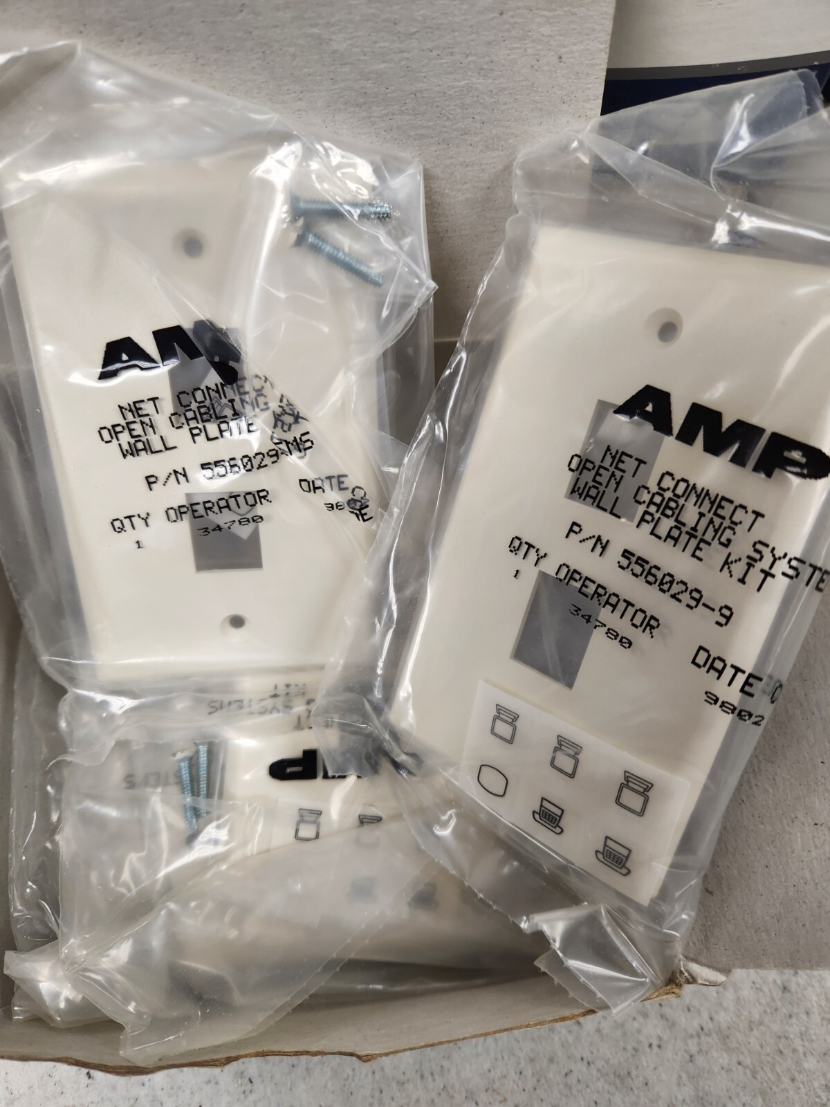 Lot of 75 AMP net connect wallplate kit 556029-9 AMP