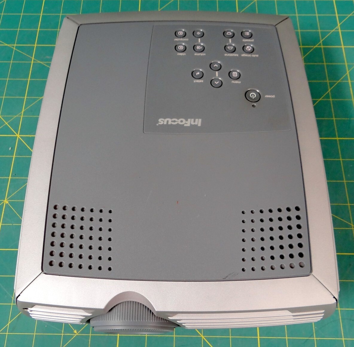 InFocus Model LP240 Projector With XGA 1024x768 Resolution - FOR PARTS