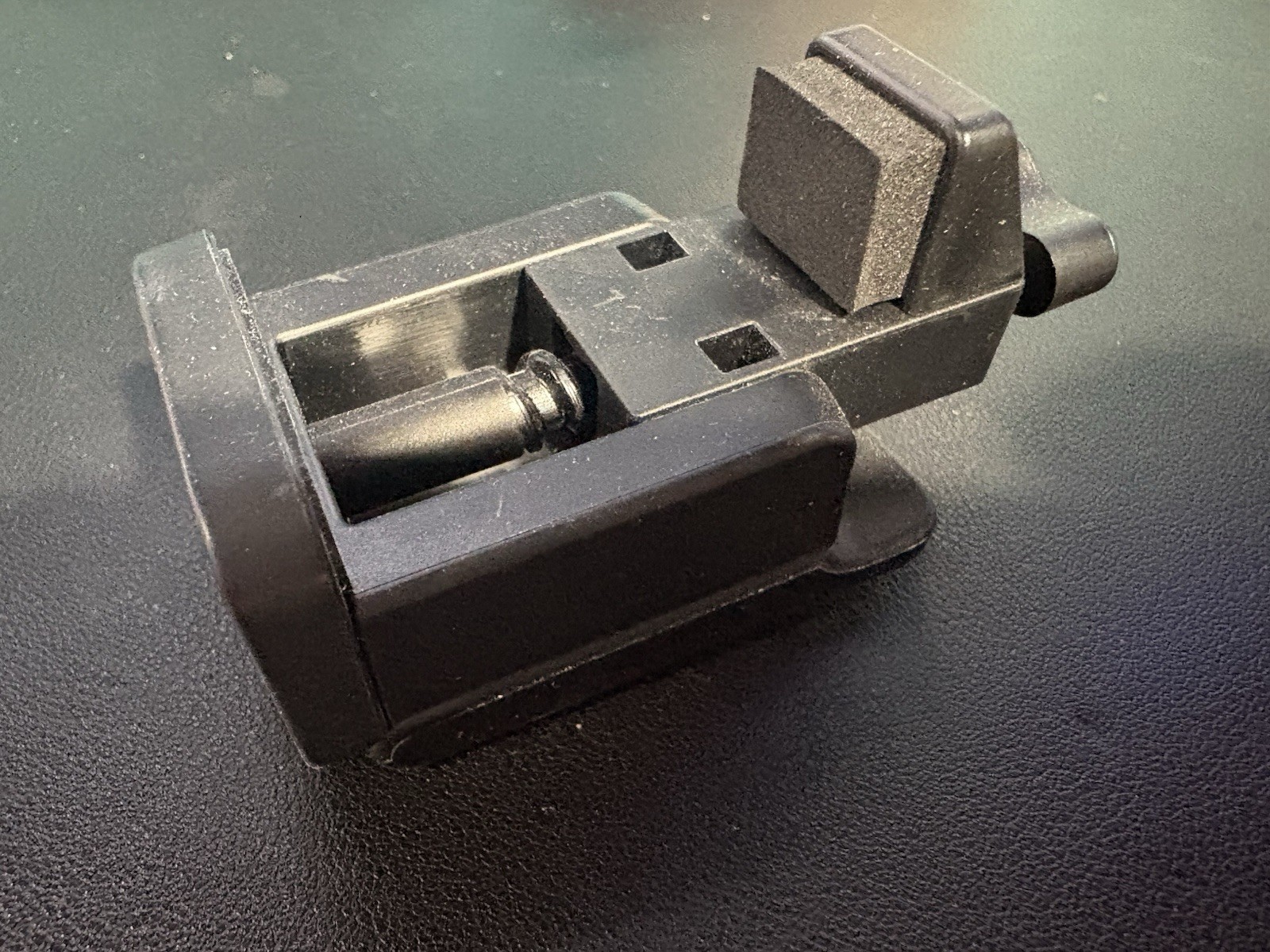 Huddly IQ Collaboration Camera CCS-CAM-USB-F-400 with UC-CAM-WMK Mount