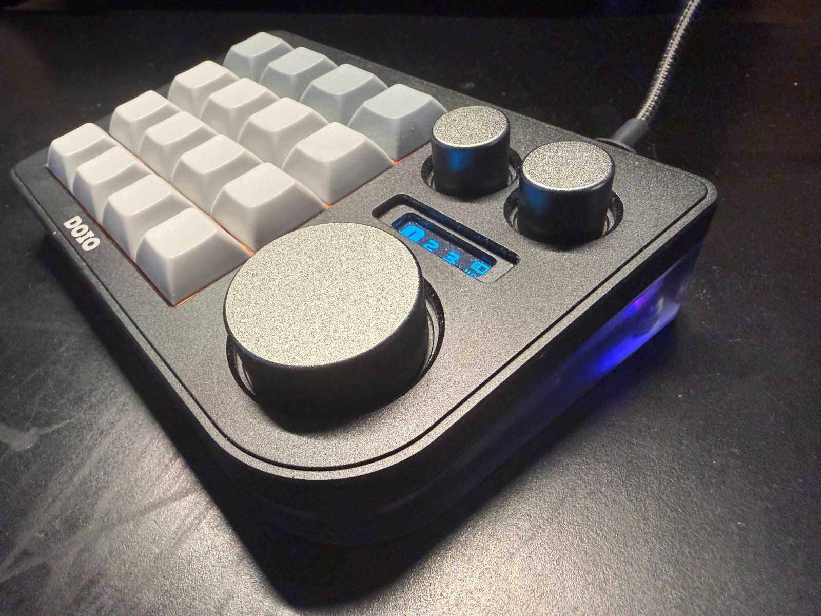 DOIO KB16 Megalodon Triple Knob Macro Pad 16-Key OLED Mechanical Keyboard