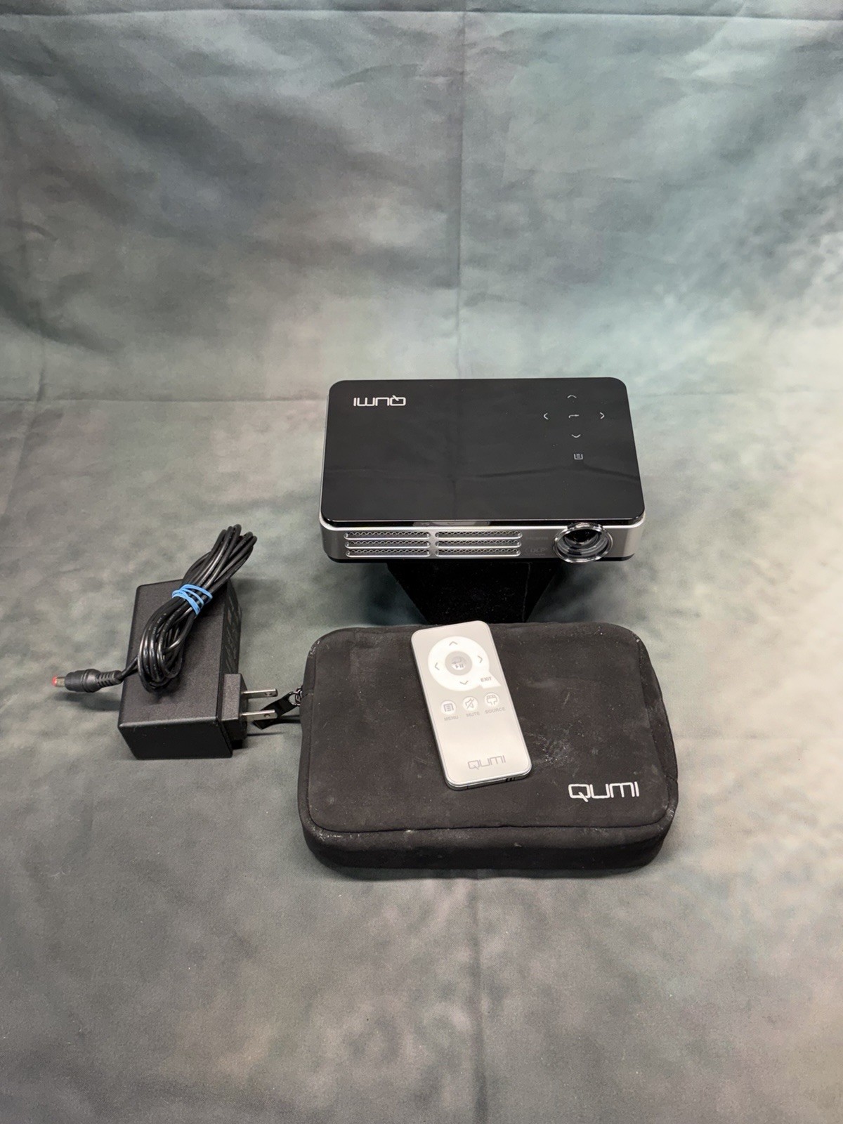Vivitek Qumi Q2-B HD LED Pocket Projector With Remote & Soft Case 75 Hrs