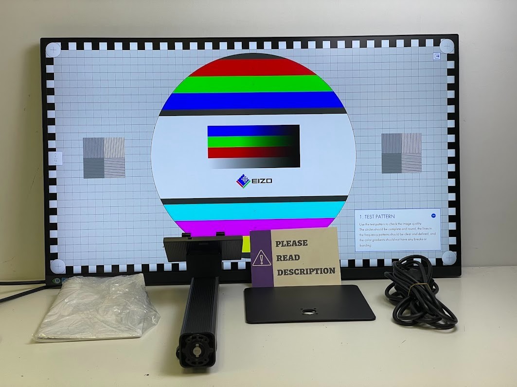 SAMSUNG 32-Inch ViewFinity S7 (S70D) 4K UHD Monitor - READ