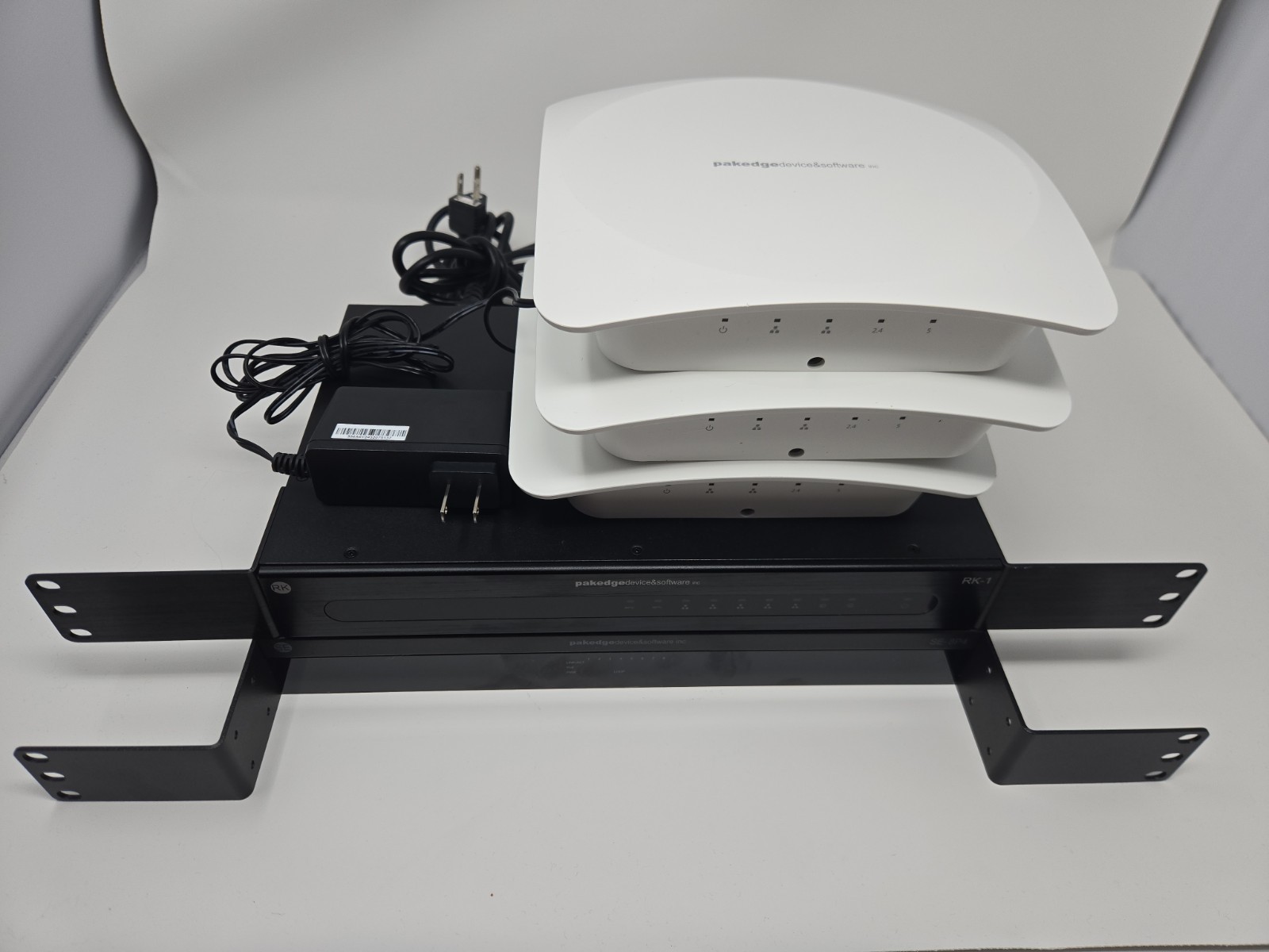 Pakedge Rk-1, SE-8P4, 3 WK-1's Bundle