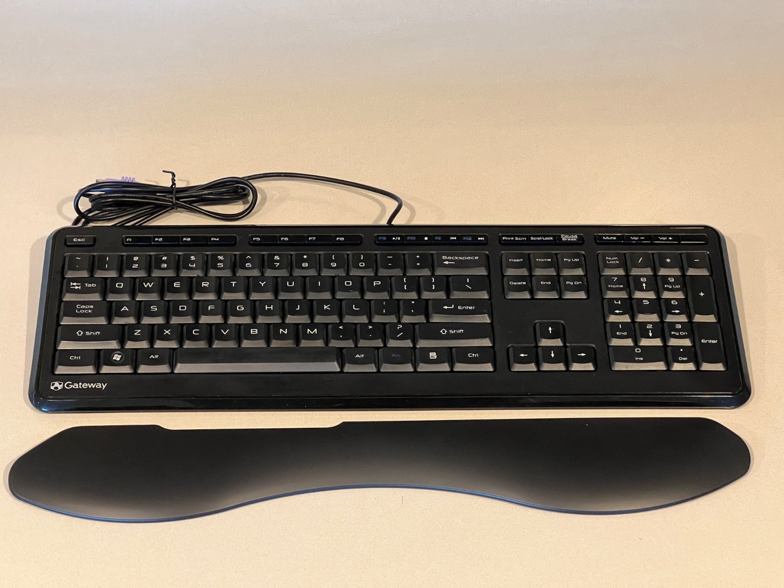 Gateway KB-0817 Desktop PS/2 Wired Keyboard - Brand New