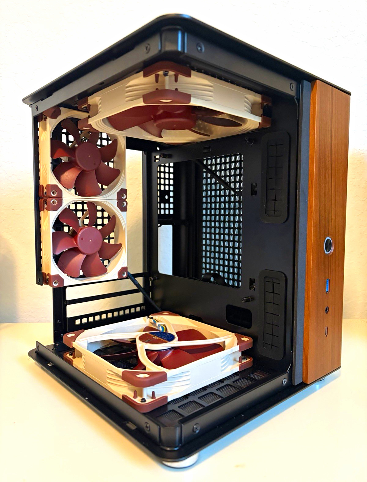 Jonsbo TK-0 with Noctua Case Fans
