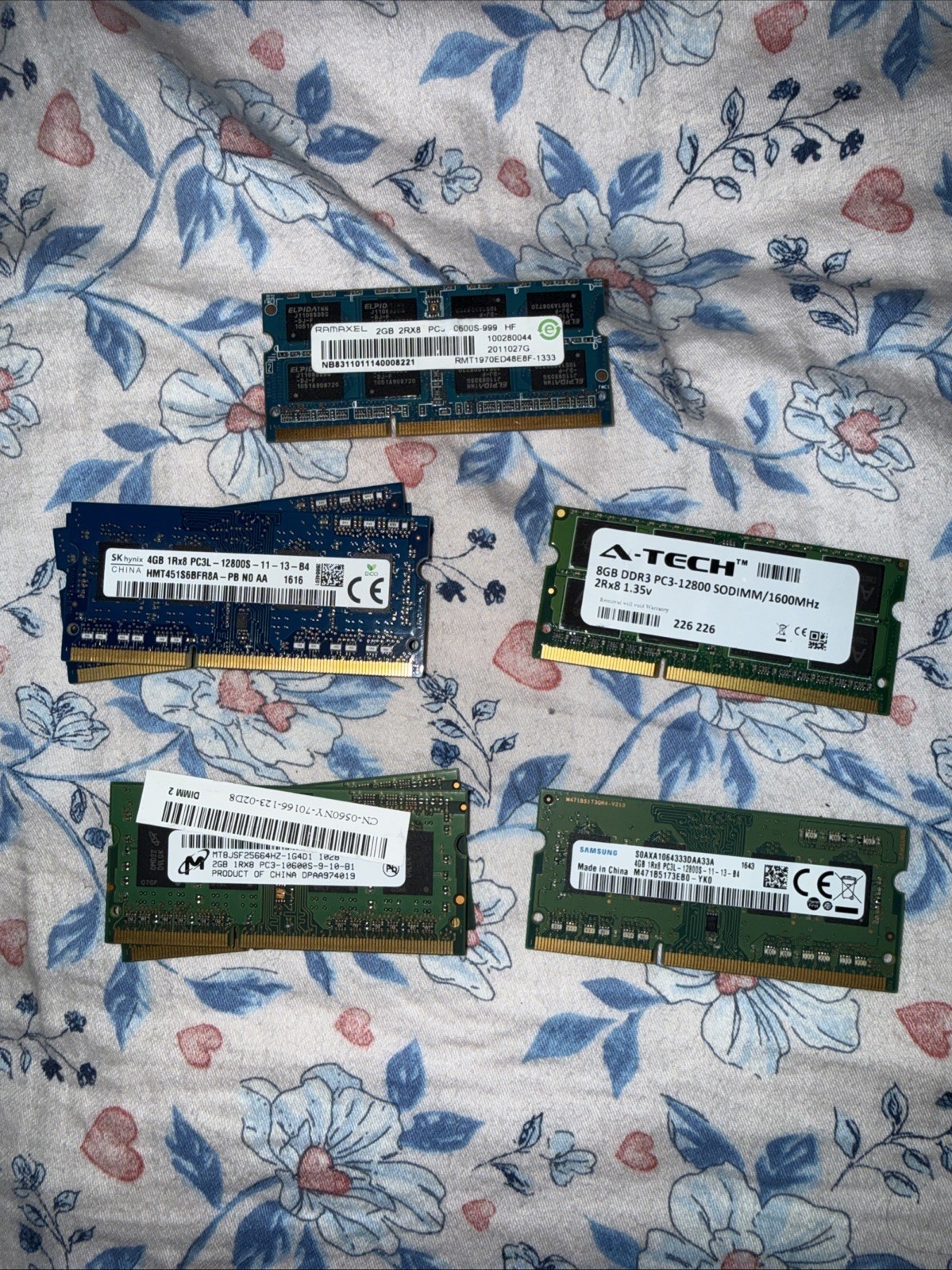 Lot of mixed Brands DDR3 30 GB 8 Sticks Total