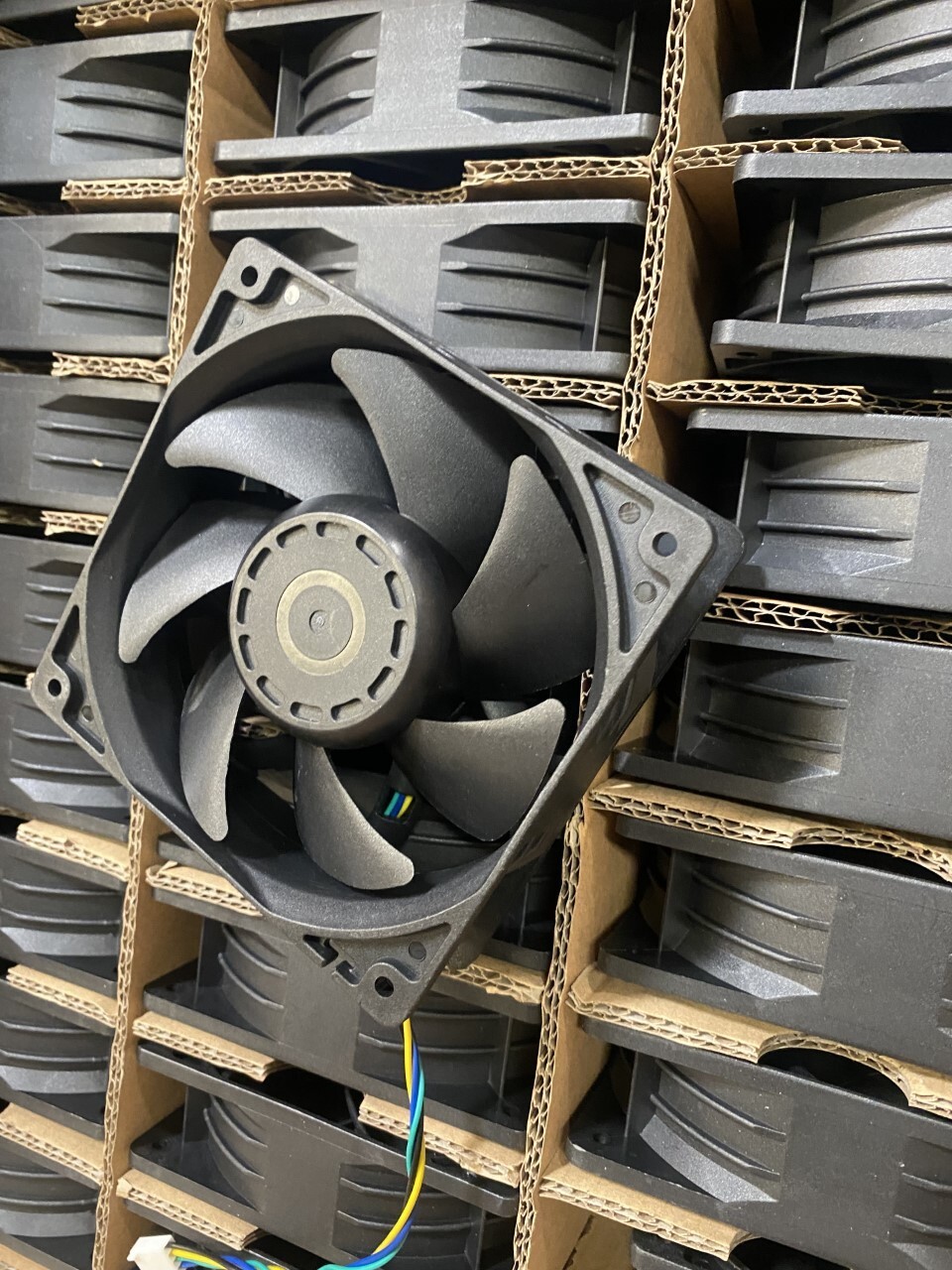 Super High Airflow 275 CFM 5200 RPM 4Wire PWM Fan DC 12V (120X120X38 MM) 120MM