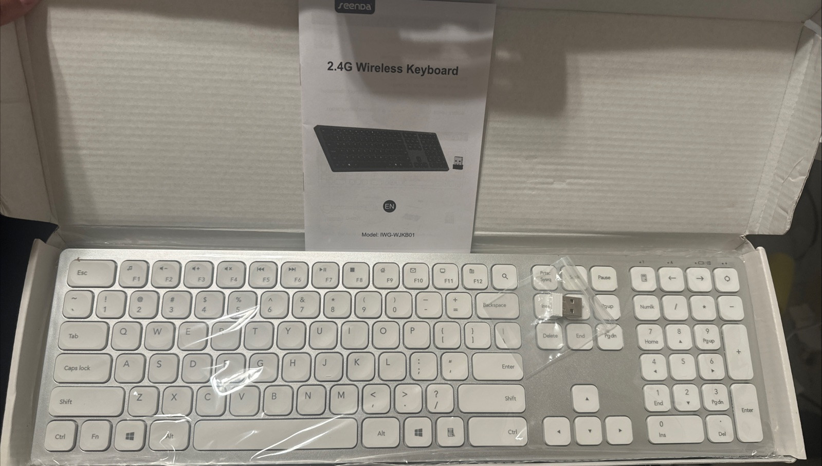 Seenda IWG-WJKB01 White Slim Wireless Keyboard USB Dongle Rechargeable Numpad